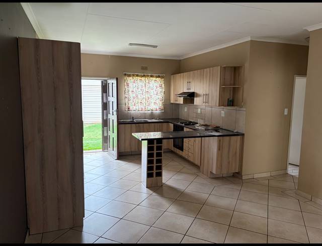 2 BEDROOM TOWNHOUSE FOR SALE IN RIVERSDALE